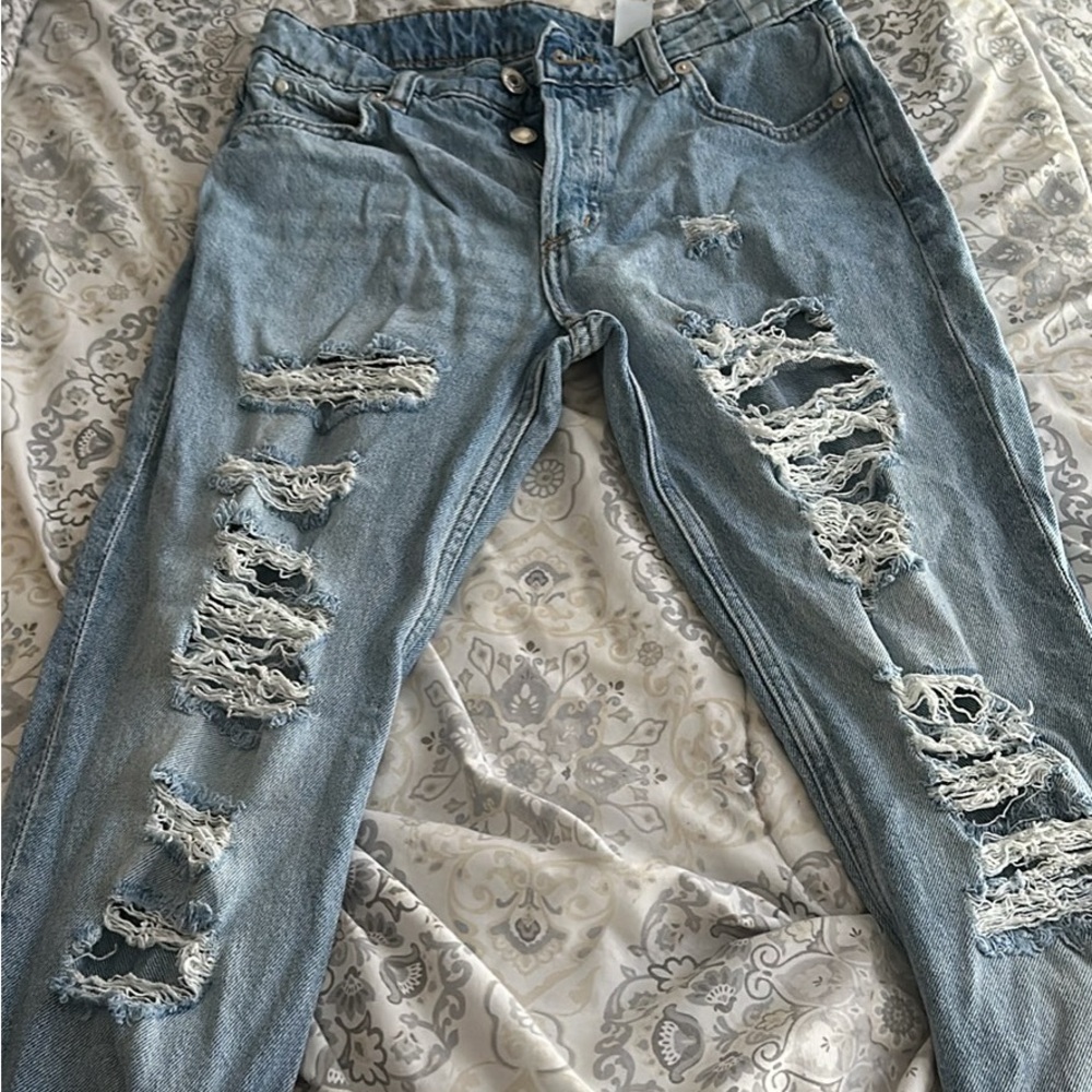 H&M JEANS ALL RIPS IN TACT